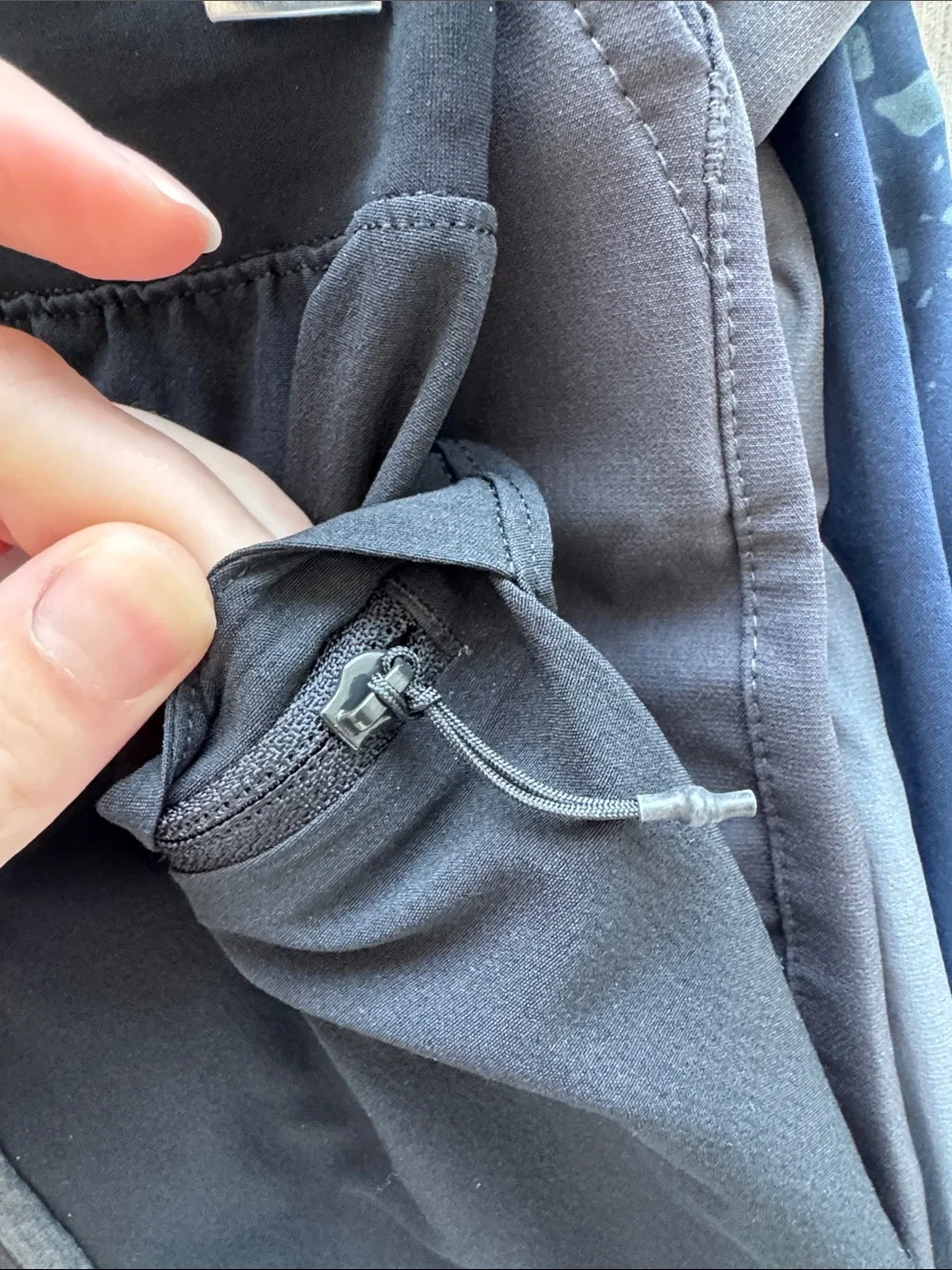 Men's Lululemon Two-Tone Black & Gray Athletic Shorts 7inch with Mesh Liner